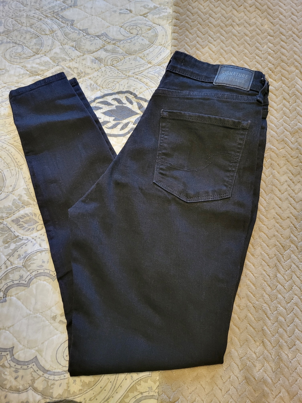 Signature Studio Dark Wash Skinny Jeans